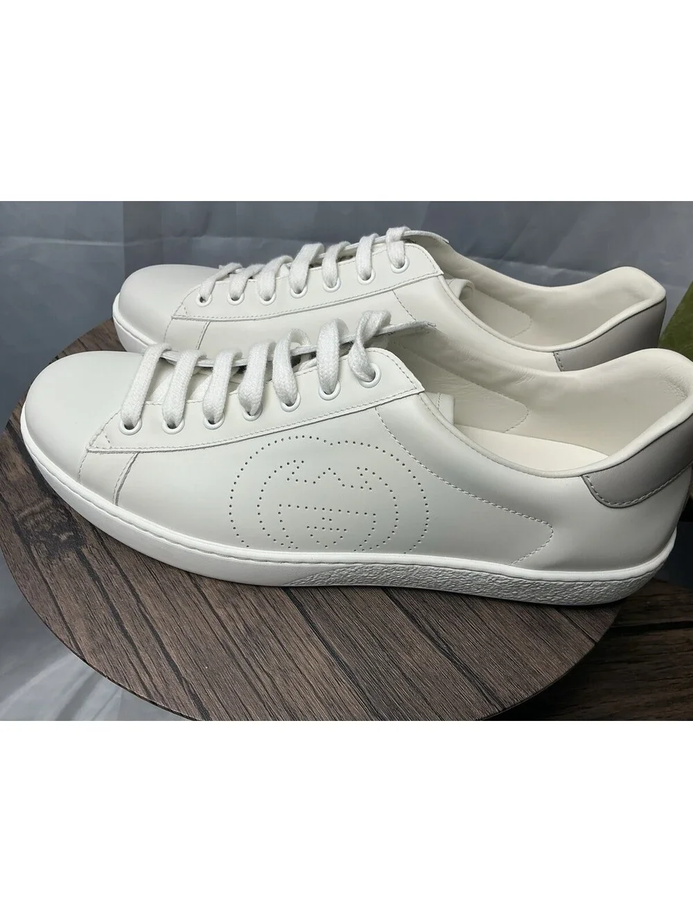 Gucci White Leather Low-Top Sneakers with Gray Heel Tab